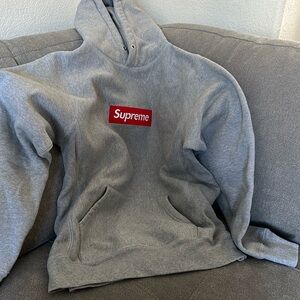 Supreme hoodie sweatshirt